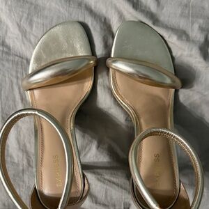 Express Women's Metallic Sandals